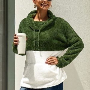 NWOT Colorblock Fuzzy Sweatshirt with Pockets(210515)